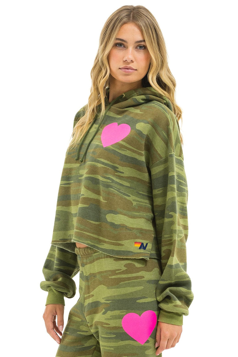 HEART RELAXED CROPPED PULLOVER HOODIE - CAMO // NEON PINK