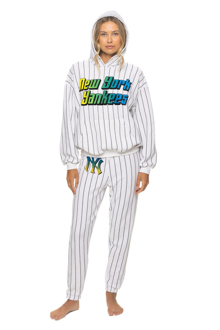 NEW YORK YANKEES PINSTRIPE 2026 SWEATPANTS - WHITE // NAVY