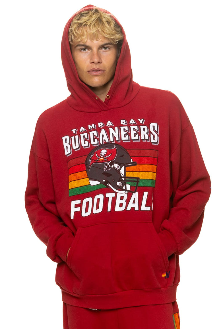 TAMPA BAY BUCCANEERS HELMET RELAXED PULLOVER HOODIE - CRIMSON
