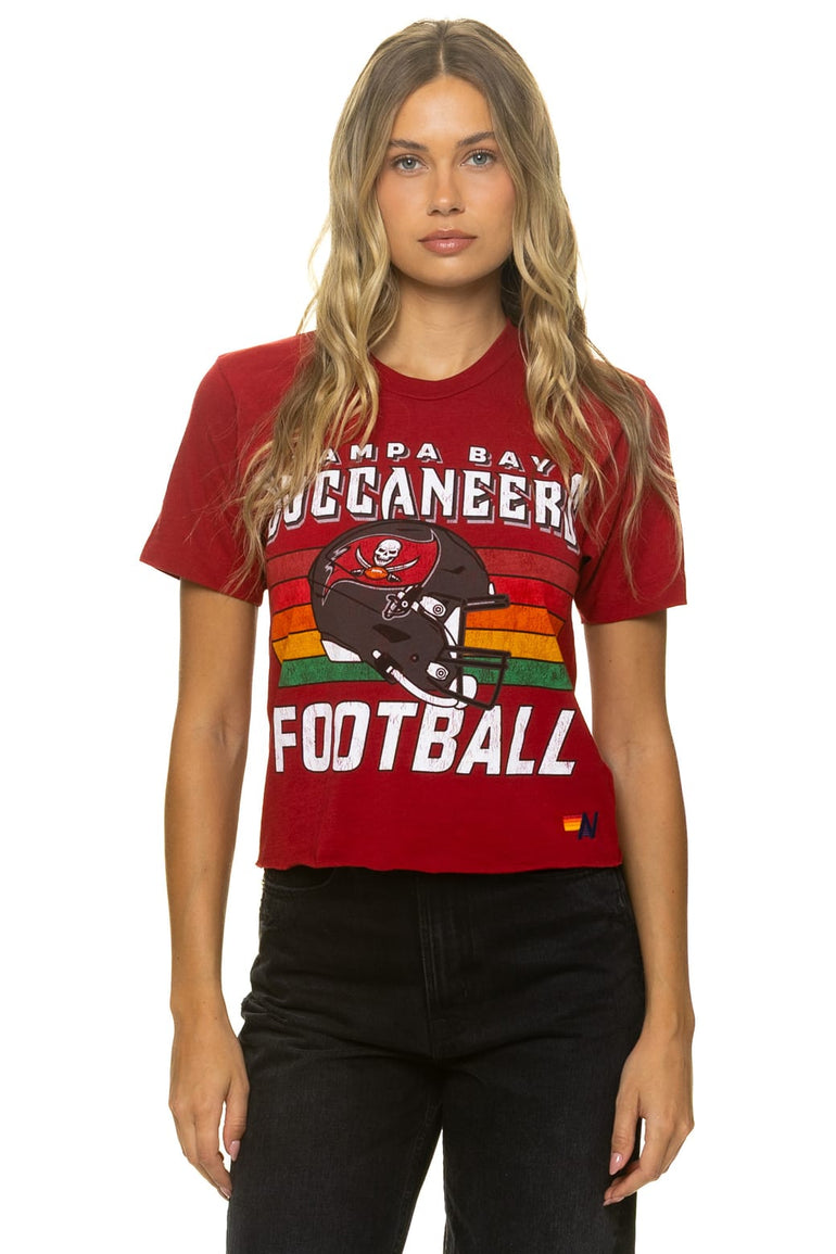 TAMPA BAY BUCCANEERS HELMET BOYFRIEND TEE - CRIMSON