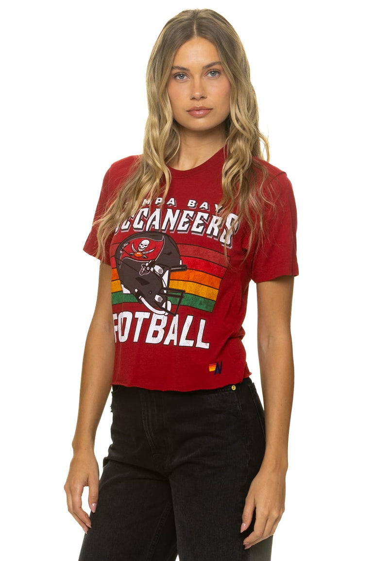 TAMPA BAY BUCCANEERS HELMET BOYFRIEND TEE - CRIMSON