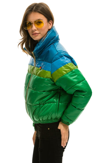 WOMEN'S COLOR BLOCK LUXE APRES PUFFER JACKET - GLOSSY AMAZON Jacket Aviator Nation