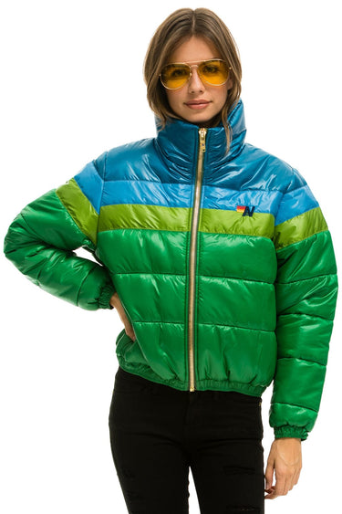 WOMEN'S COLOR BLOCK LUXE APRES PUFFER JACKET - GLOSSY AMAZON Jacket Aviator Nation