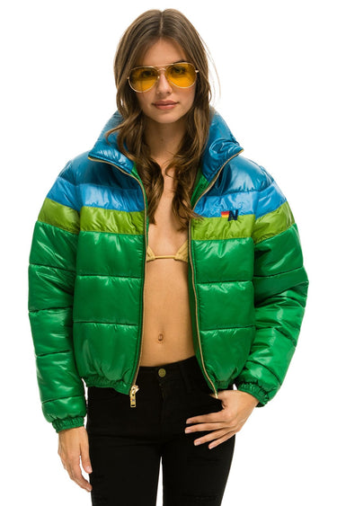 WOMEN'S COLOR BLOCK LUXE APRES PUFFER JACKET - GLOSSY AMAZON Jacket Aviator Nation