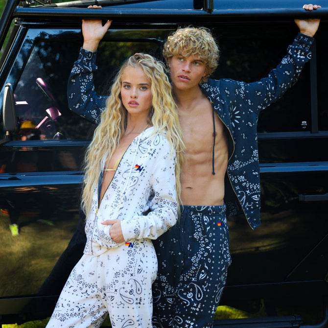 AVIATOR NATION  RELAXED PULLOVER HOODIE - NEON PINK