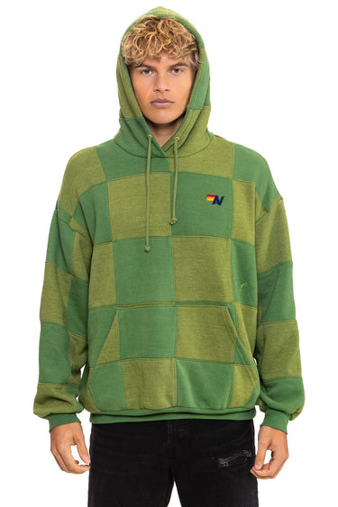 CHECK QUILT RELAXED PULLOVER HOODIE - JUNGLE GREEN // PALM