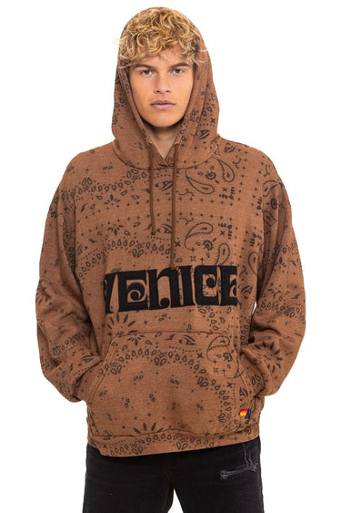 BANDANA VENICE RELAXED PULLOVER HOODIE - CINNAMON