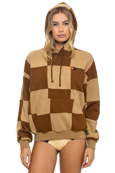 CHECK QUILT RELAXED PULLOVER HOODIE - TAN // CINNAMON