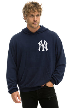 NEW YORK YANKEES 2026 RELAXED PULLOVER HOODIE - NAVY