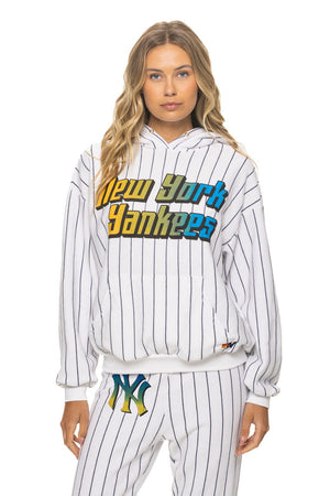 NEW YORK YANKEES PINSTRIPE 2026 RELAXED PULLOVER HOODIE - WHITE // NAVY