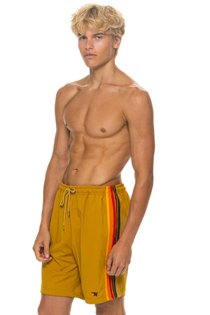 MEN'S 5 STRIPE FLEX SHORTS 7 INCH - GOLD