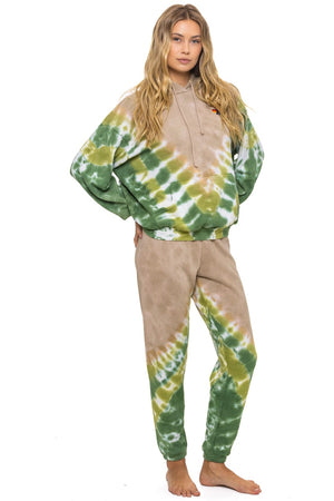 HAND DYED V RELAXED PULLOVER HOODIE - TIE DYE SAND // JUNGLE