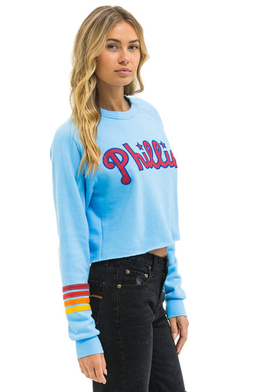 PHILLIES RUGBY STITCH CROPPED CREW SWEATSHIRT - SKY