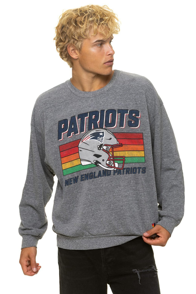 NEW ENGLAND PATRIOTS HELMET RELAXED CREW SWEATSHIRT - HEATHER