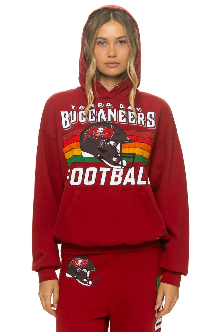 TAMPA BAY BUCCANEERS HELMET RELAXED PULLOVER HOODIE - CRIMSON