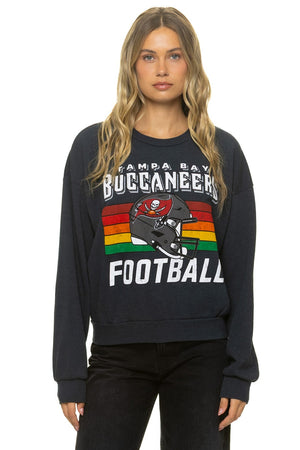 TAMPA BAY BUCCANEERS HELMET RELAXED CREW SWEATSHIRT - CHARCOAL