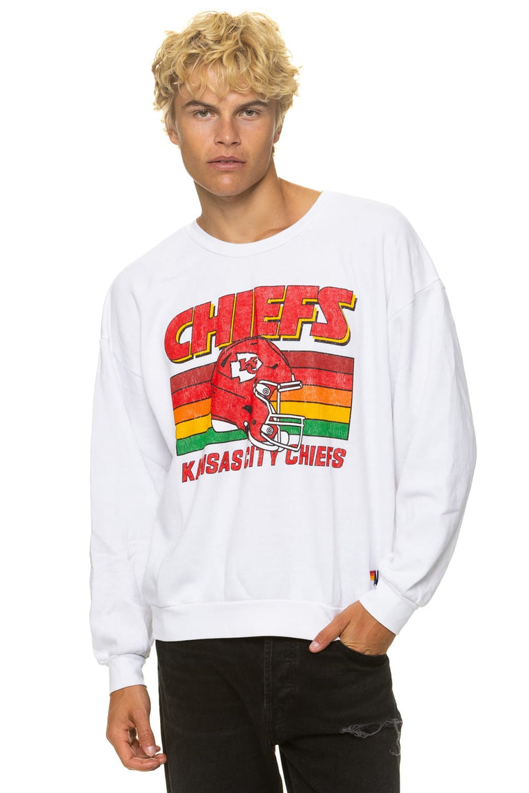 KANSAS CITY CHIEFS HELMET RELAXED CREW SWEATSHIRT - WHITE
