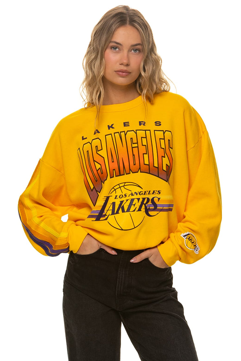 LOS ANGELES LAKERS 2026 RELAXED CREW SWEATSHIRT - LAKERS GOLD